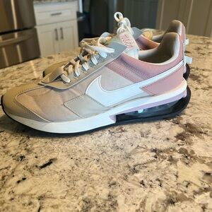 Women’s Nike Air Max Pre-Day size US 10.5